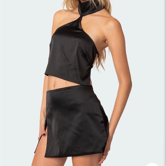 EDIKTED Daina Satin Open Back Top and Mini Slit Skirt Set - Picture 3 of 4